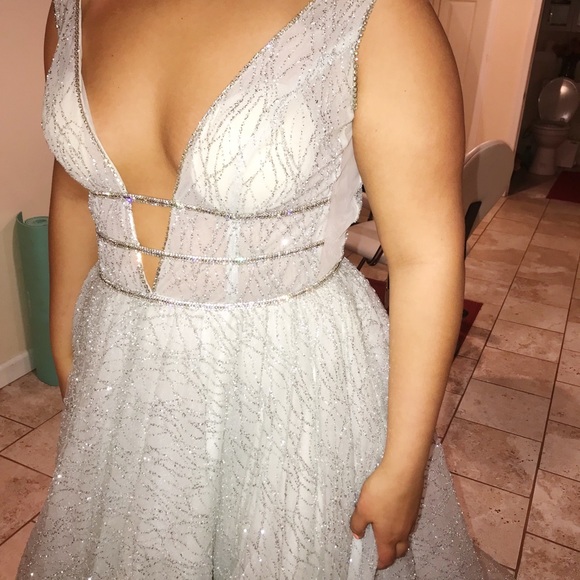 GORGEOUS SILVER SPARKLE PROM DRESS - Picture 6 of 6